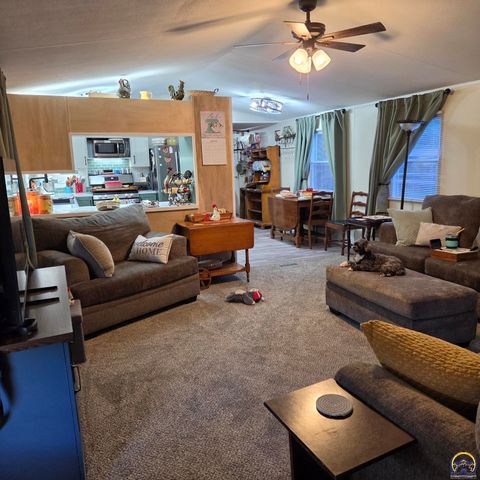 133 SE Willow Way, Topeka, KS 66609