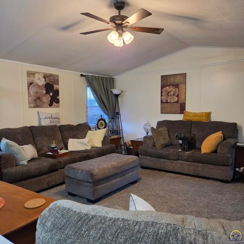 133 SE Willow Way, Topeka, KS 66609