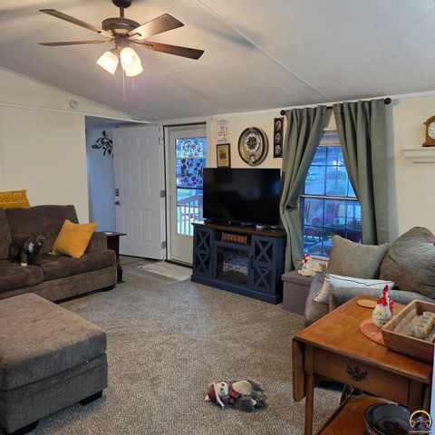 133 SE Willow Way, Topeka, KS 66609