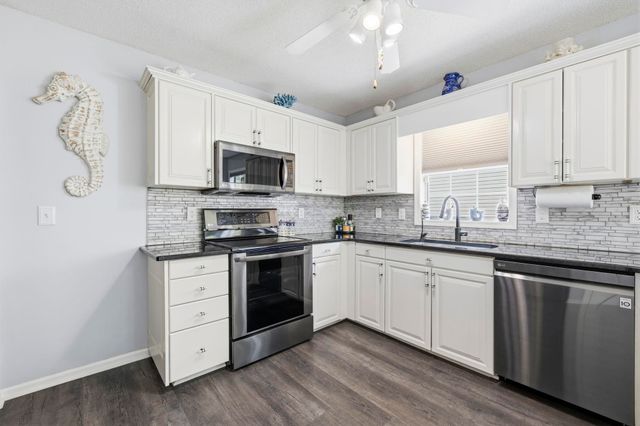 2488 Glen Dr., Little River, SC 29566