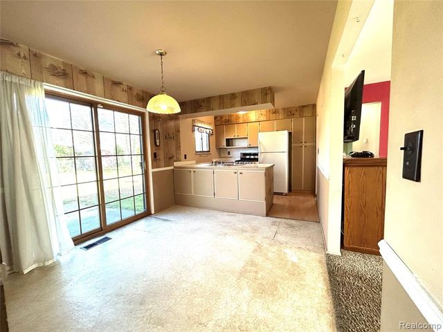 1141 Holly Spring Lane, Grand Blanc, MI 48439