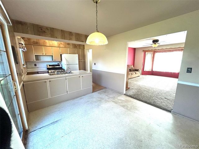 1141 Holly Spring Lane, Grand Blanc, MI 48439