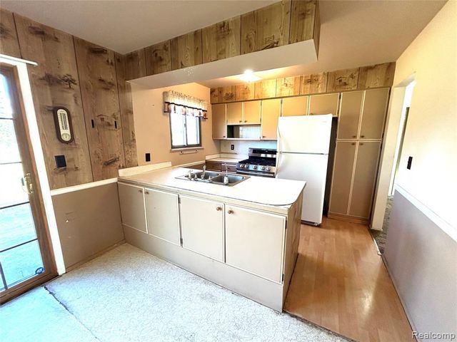 1141 Holly Spring Lane, Grand Blanc, MI 48439