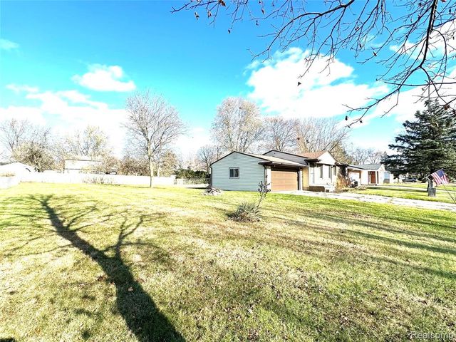 1141 Holly Spring Lane, Grand Blanc, MI 48439