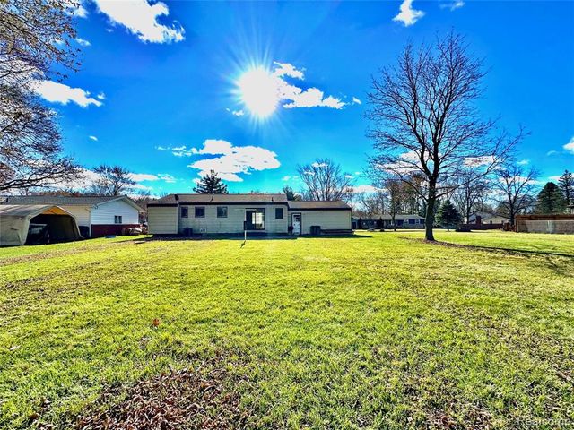 1141 Holly Spring Lane, Grand Blanc, MI 48439