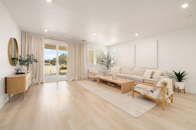 4860 Zinfest Ln, Roseville, CA 95747