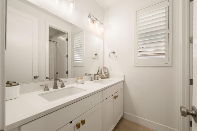 4860 Zinfest Ln, Roseville, CA 95747