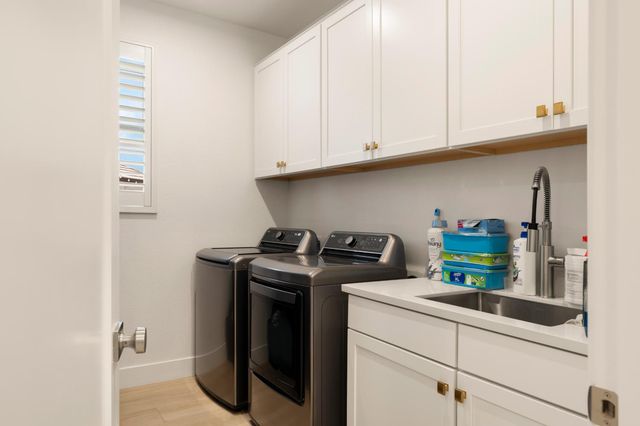 4860 Zinfest Ln, Roseville, CA 95747