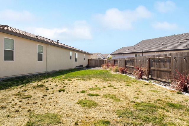 4860 Zinfest Ln, Roseville, CA 95747