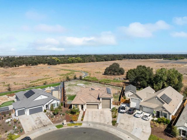 4860 Zinfest Ln, Roseville, CA 95747