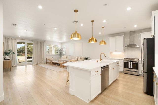 4860 Zinfest Ln, Roseville, CA 95747