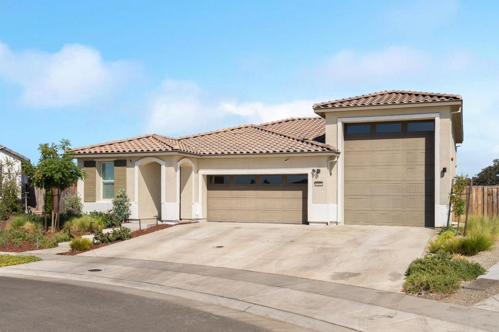 4860 Zinfest Ln, Roseville, CA 95747