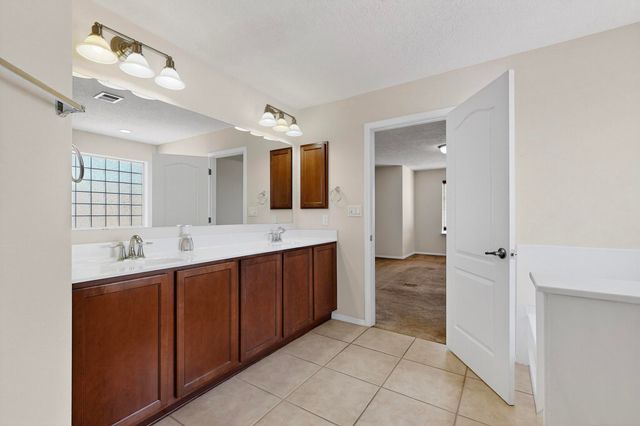 2015 SALVATOR Drive SE, Albuquerque, NM 87123