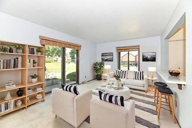 4293 W College AVENUE, Milwaukee, WI 53221