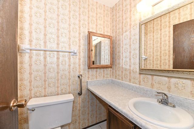 4293 W College AVENUE, Milwaukee, WI 53221