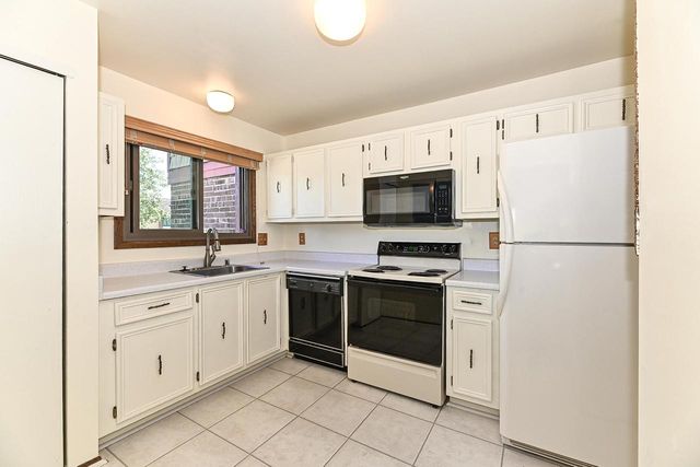 4293 W College AVENUE, Milwaukee, WI 53221