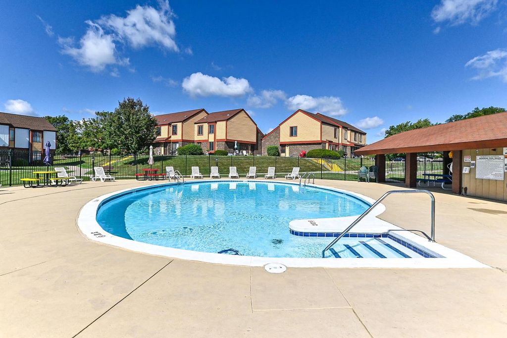 4293 W College AVENUE, Milwaukee, WI 53221