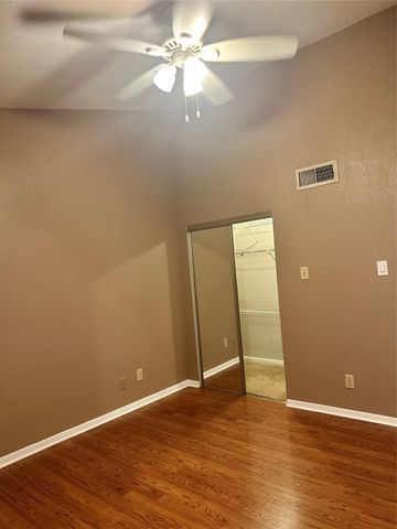 2121 El Paseo Street 1910, Houston, TX 77054