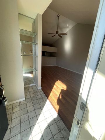 2121 El Paseo Street 1910, Houston, TX 77054