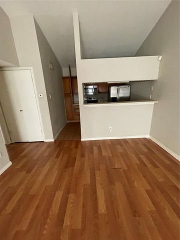 2121 El Paseo Street 1910, Houston, TX 77054