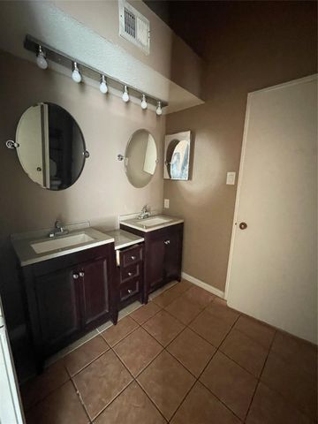 2121 El Paseo Street 1910, Houston, TX 77054