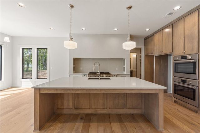 11802 W 181st Terrace, Overland Park, KS 66013