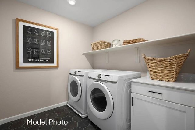 2190 S Terry, Fresno, CA 93725