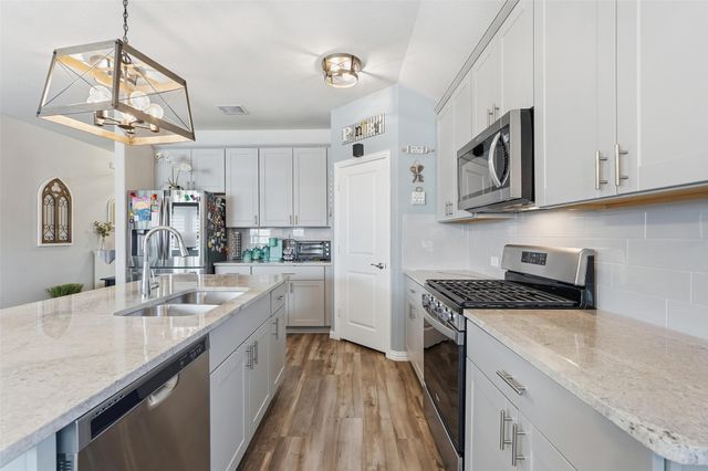 1512 Berry Ridge Trail, Aubrey, TX 76227