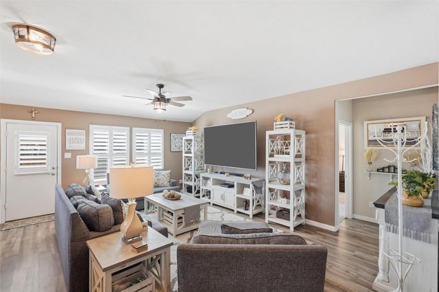 1512 Berry Ridge Trail, Aubrey, TX 76227