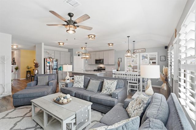 1512 Berry Ridge Trail, Aubrey, TX 76227