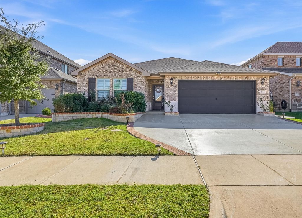 1512 Berry Ridge Trail, Aubrey, TX 76227