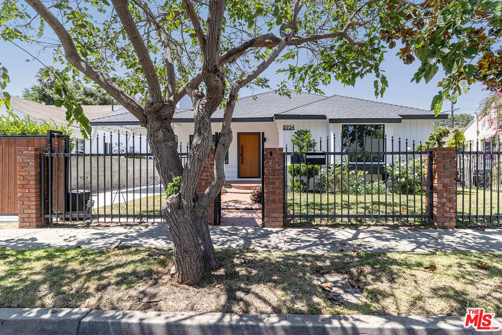 Image 1 of property listing at 8954 Kramerwood Place, Los Angeles, CA 90034