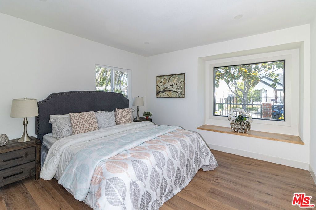 Image 16 of property listing at 8954 Kramerwood Place, Los Angeles, CA 90034