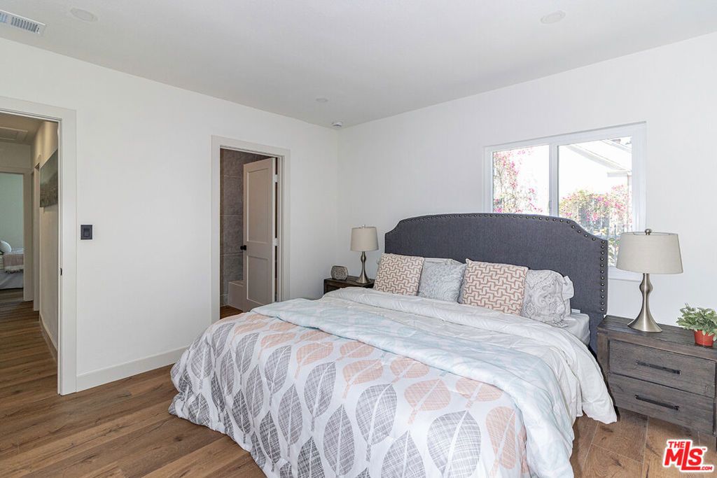 Image 17 of property listing at 8954 Kramerwood Place, Los Angeles, CA 90034