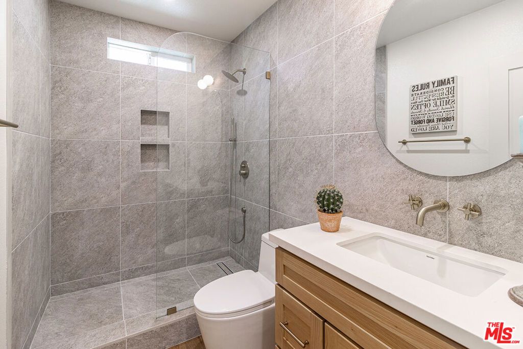 Image 19 of property listing at 8954 Kramerwood Place, Los Angeles, CA 90034