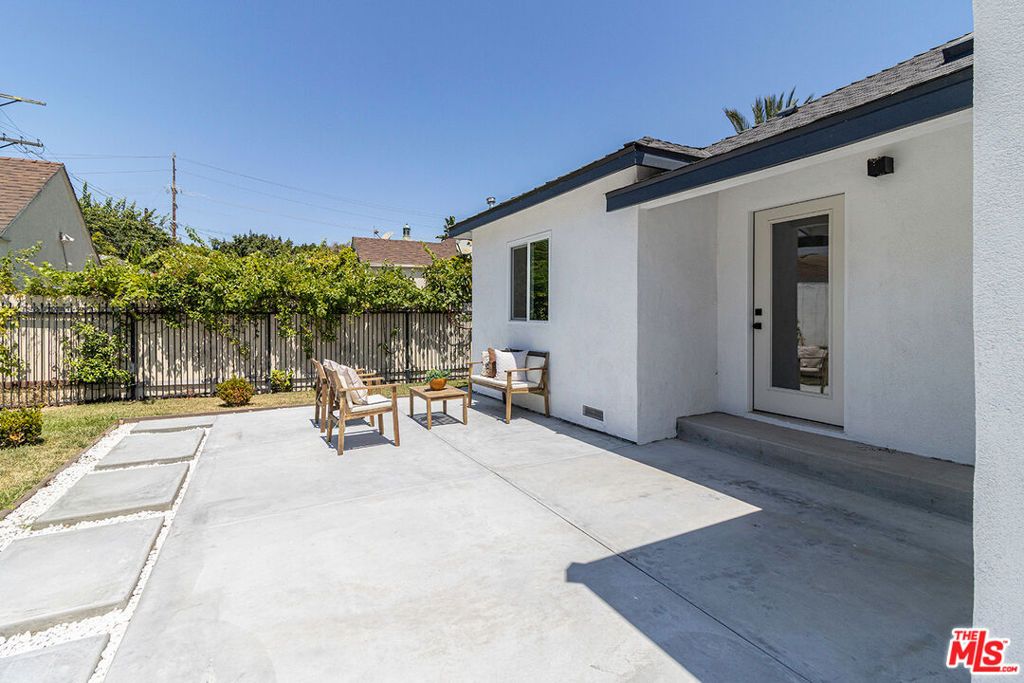 Image 22 of property listing at 8954 Kramerwood Place, Los Angeles, CA 90034