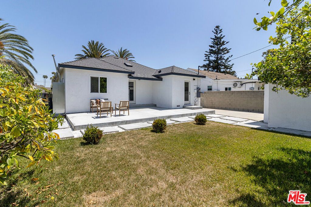 Image 23 of property listing at 8954 Kramerwood Place, Los Angeles, CA 90034