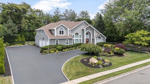 4 Shannon Drive, Woodbury, NY 11797