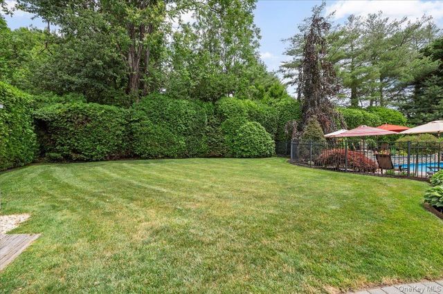 4 Shannon Drive, Woodbury, NY 11797