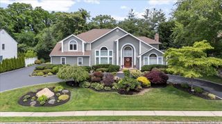 4 Shannon Drive, Woodbury, NY 11797