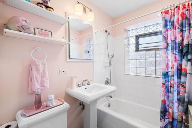 4027 N Southport Avenue 2, Chicago, IL 60613