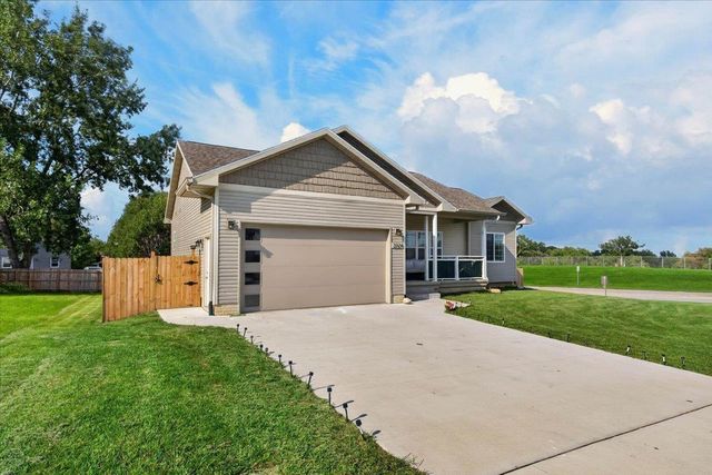2324 Maynard Avenue, Waterloo, IA 50701