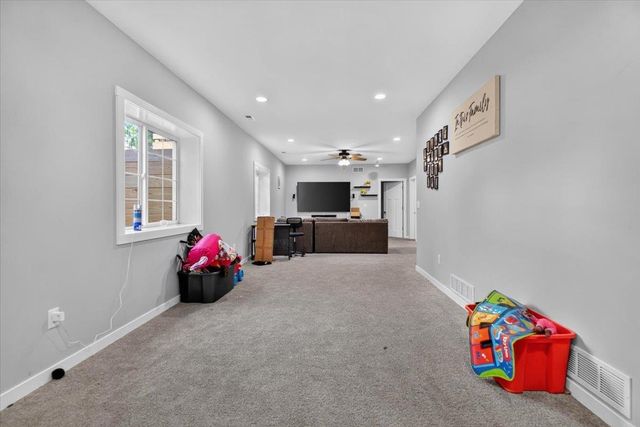 2324 Maynard Avenue, Waterloo, IA 50701