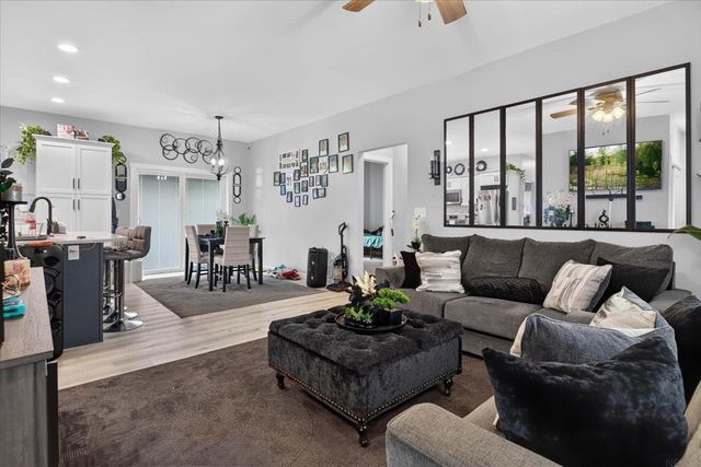 2324 Maynard Avenue, Waterloo, IA 50701