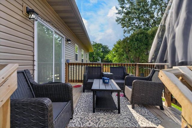 2324 Maynard Avenue, Waterloo, IA 50701