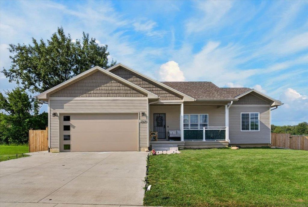 2324 Maynard Avenue, Waterloo, IA 50701