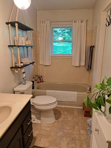 1898 King Road, Mountain Grove, MO 65711