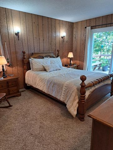 1898 King Road, Mountain Grove, MO 65711