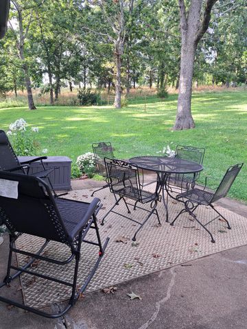 1898 King Road, Mountain Grove, MO 65711