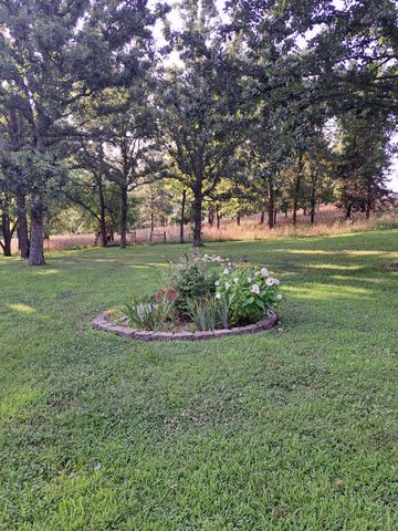 1898 King Road, Mountain Grove, MO 65711